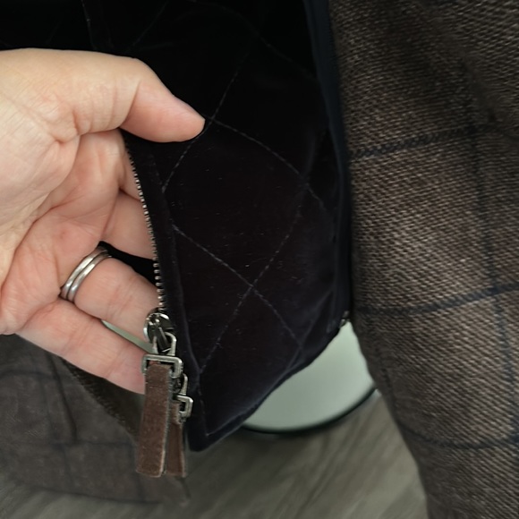 Façonnable men’s jacket. With removable velvet quilted detailing on inside - Picture 9 of 14